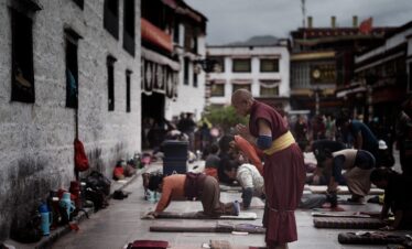 Himalayanwalkers/Tibet-Monk-Monastery